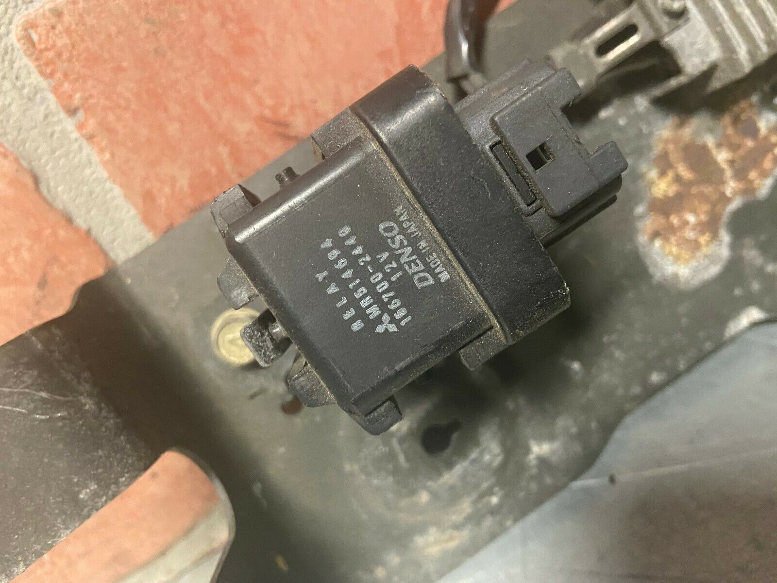 0306 Mitsubishi Evolution EVO 8 Fuel Pump Resistor Relay Pack