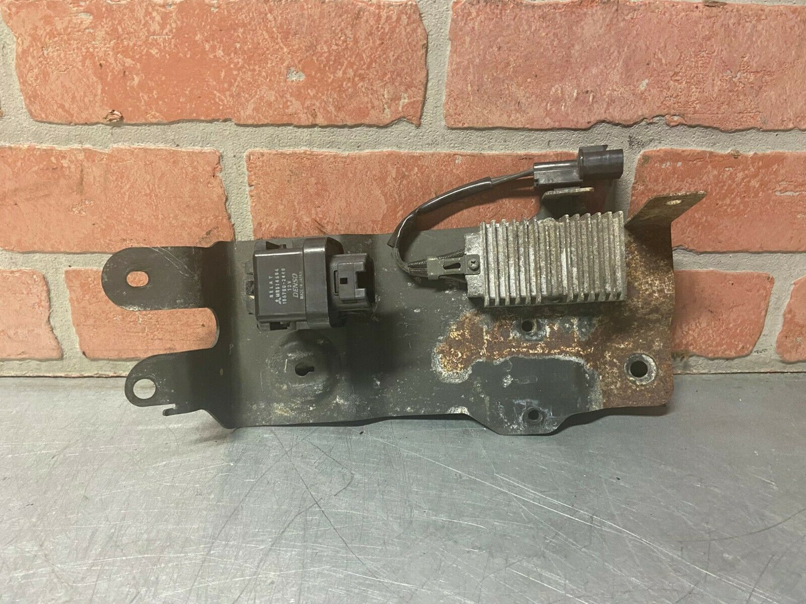 0306 Mitsubishi Evolution EVO 8 Fuel Pump Resistor Relay Pack Salvaged Motorsports