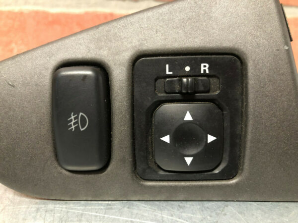 05 MITSUBISHI EVO EVOLUTION 8 MIRROR CONTROL & FOG SWITCH - Image 4