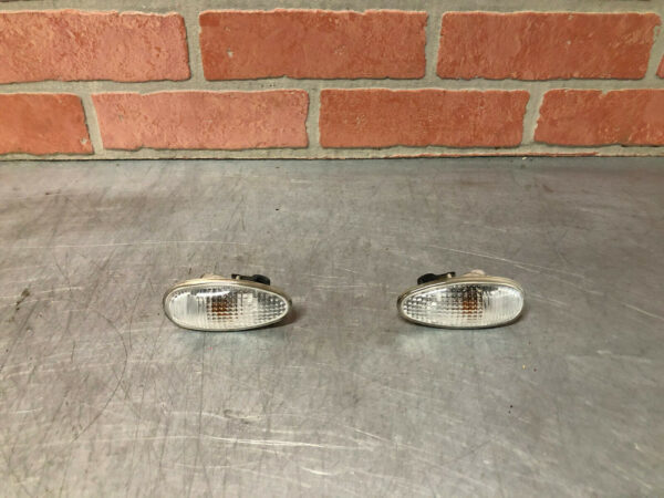 03-06 MITSUBISHI EVO EVOLUTION 8 9 FRONT FENDER SIDE MARKERS LIGHT OEM PAIR - Image 3
