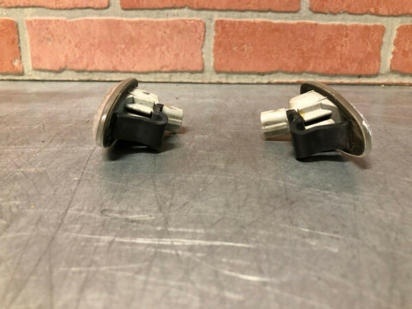 03-06 MITSUBISHI EVO EVOLUTION 8 9 FRONT FENDER SIDE MARKERS LIGHT OEM PAIR - Image 4