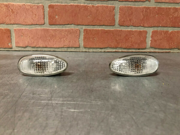 03-06 MITSUBISHI EVO EVOLUTION 8 9 FRONT FENDER SIDE MARKERS LIGHT OEM PAIR