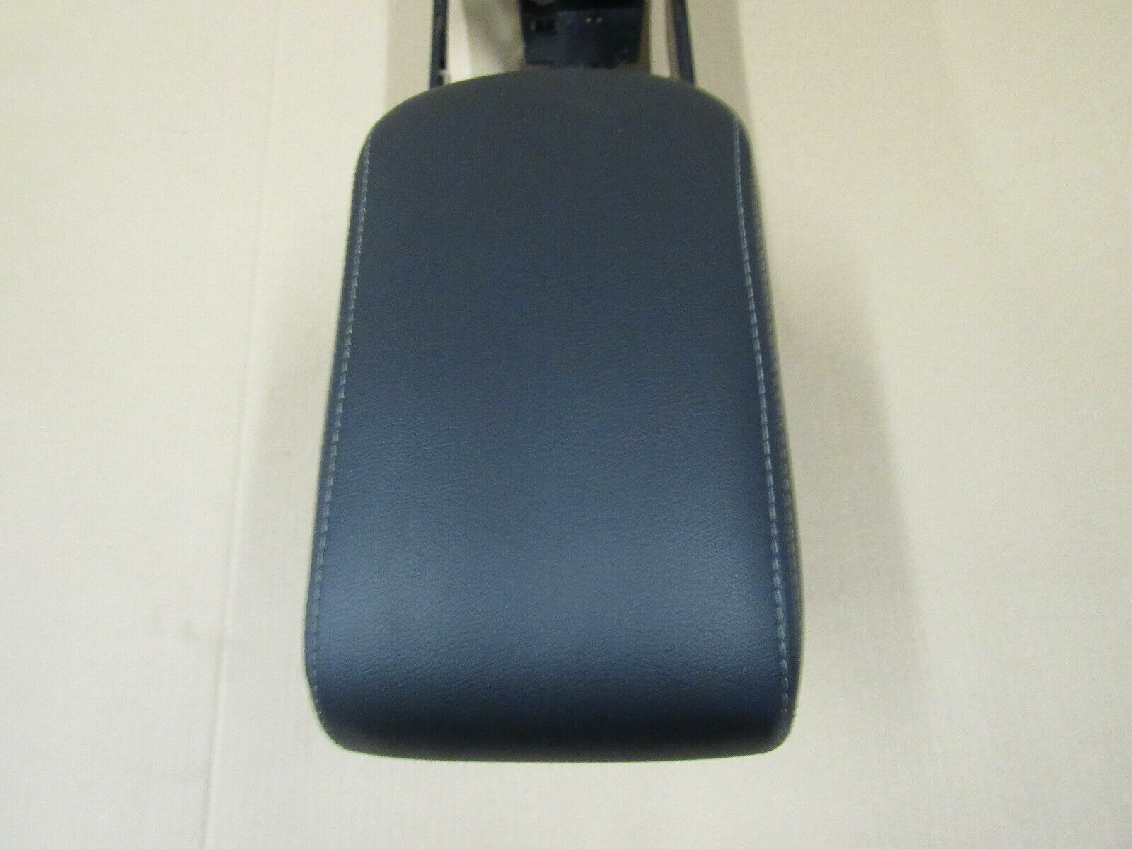 2014 MITSUBISHI EVO EVOLUTION X 10 CENTER CONSOLE TRIM W/ BLACK LEATHER ARMREST - Image 13