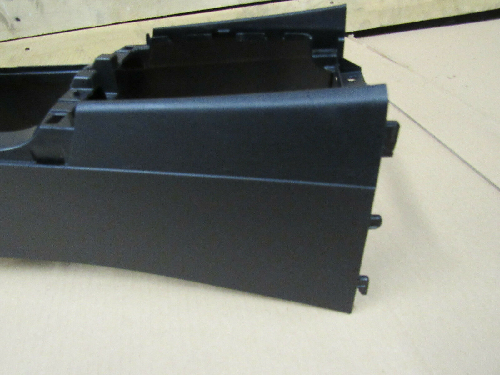 2014 MITSUBISHI EVO EVOLUTION X 10 CENTER CONSOLE TRIM W/ BLACK LEATHER ARMREST - Image 9