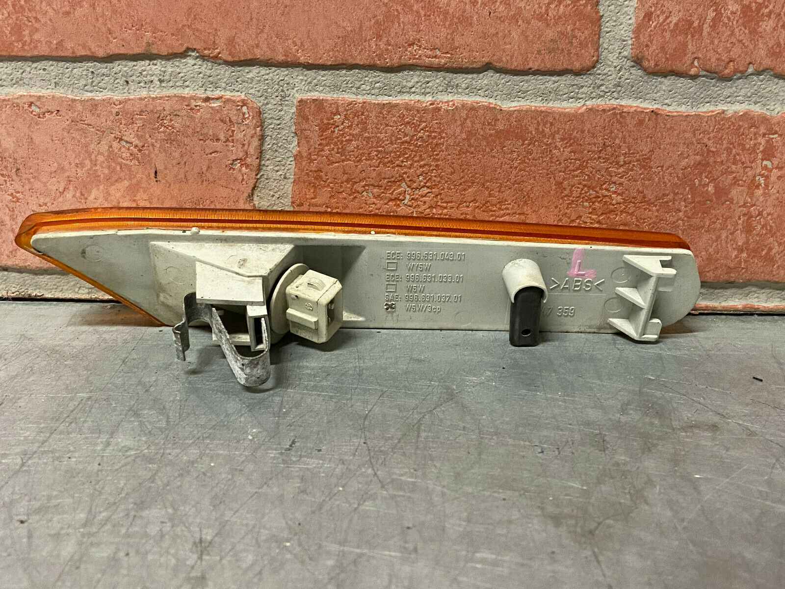 01 Porsche Left Front 911 996 Side Marker Amber 986 97-04 996.631.037.01 - Image 5