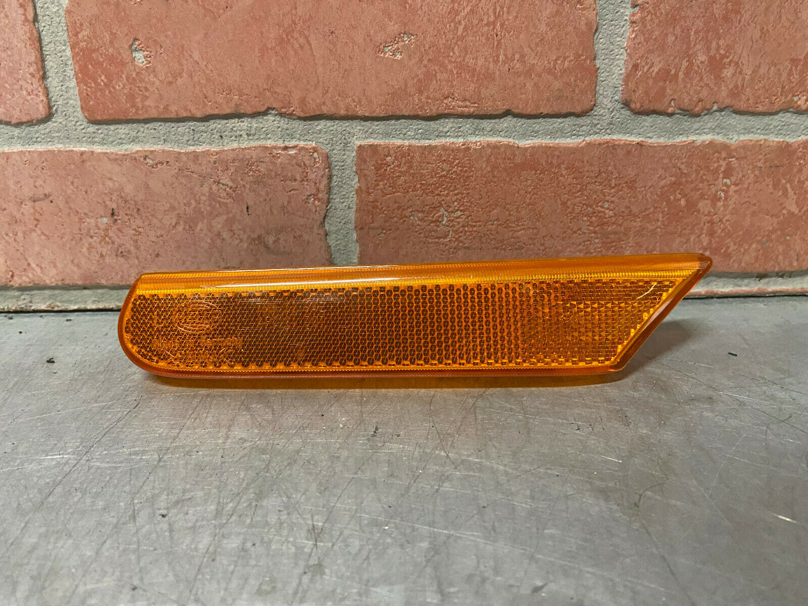 01 Porsche Left Front 911 996 Side Marker Amber 986 97-04 996.631.037.01