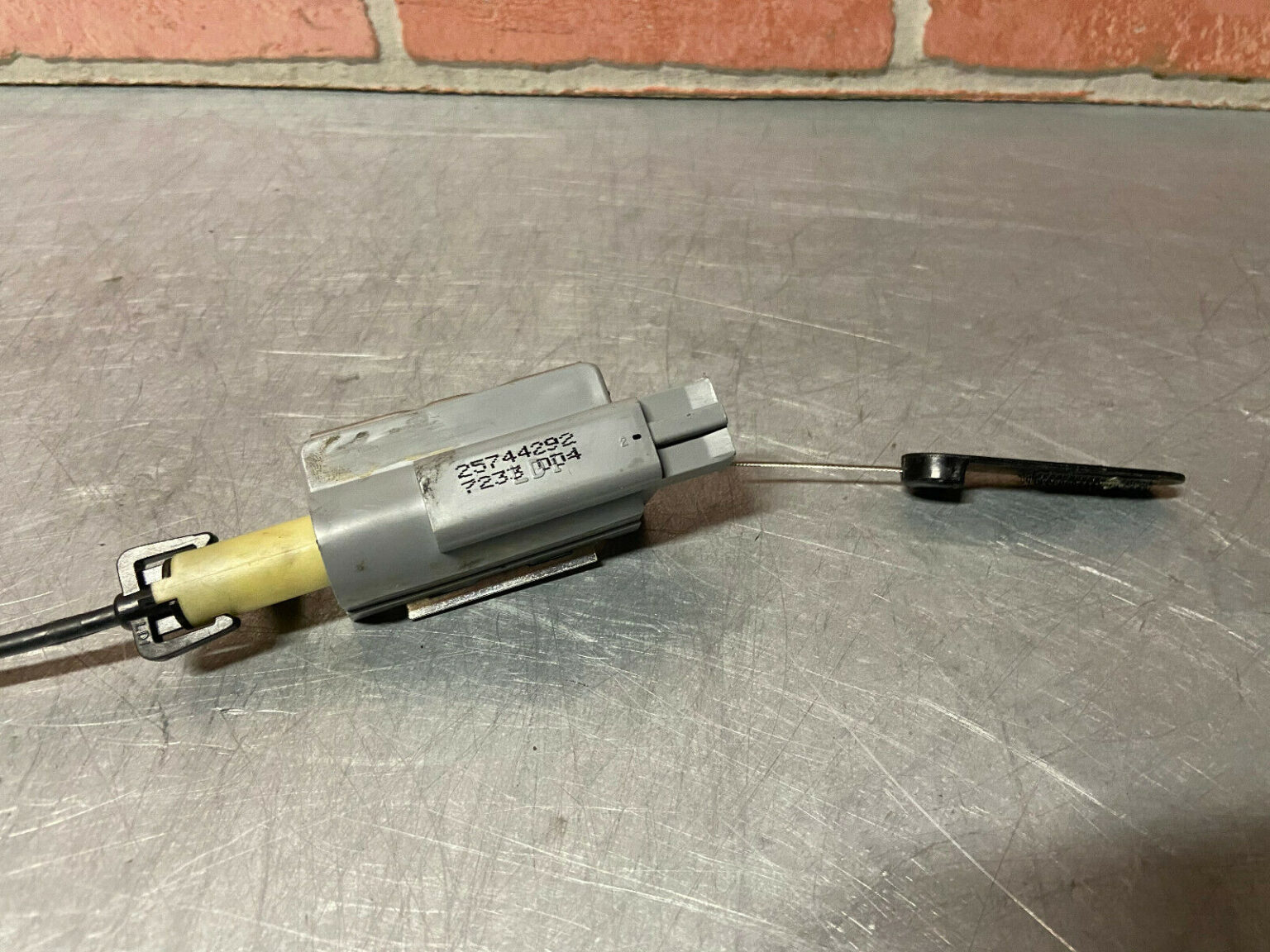 0513 Corvette C6 Fuel Gas Door Release Solenoid Cable Actuator