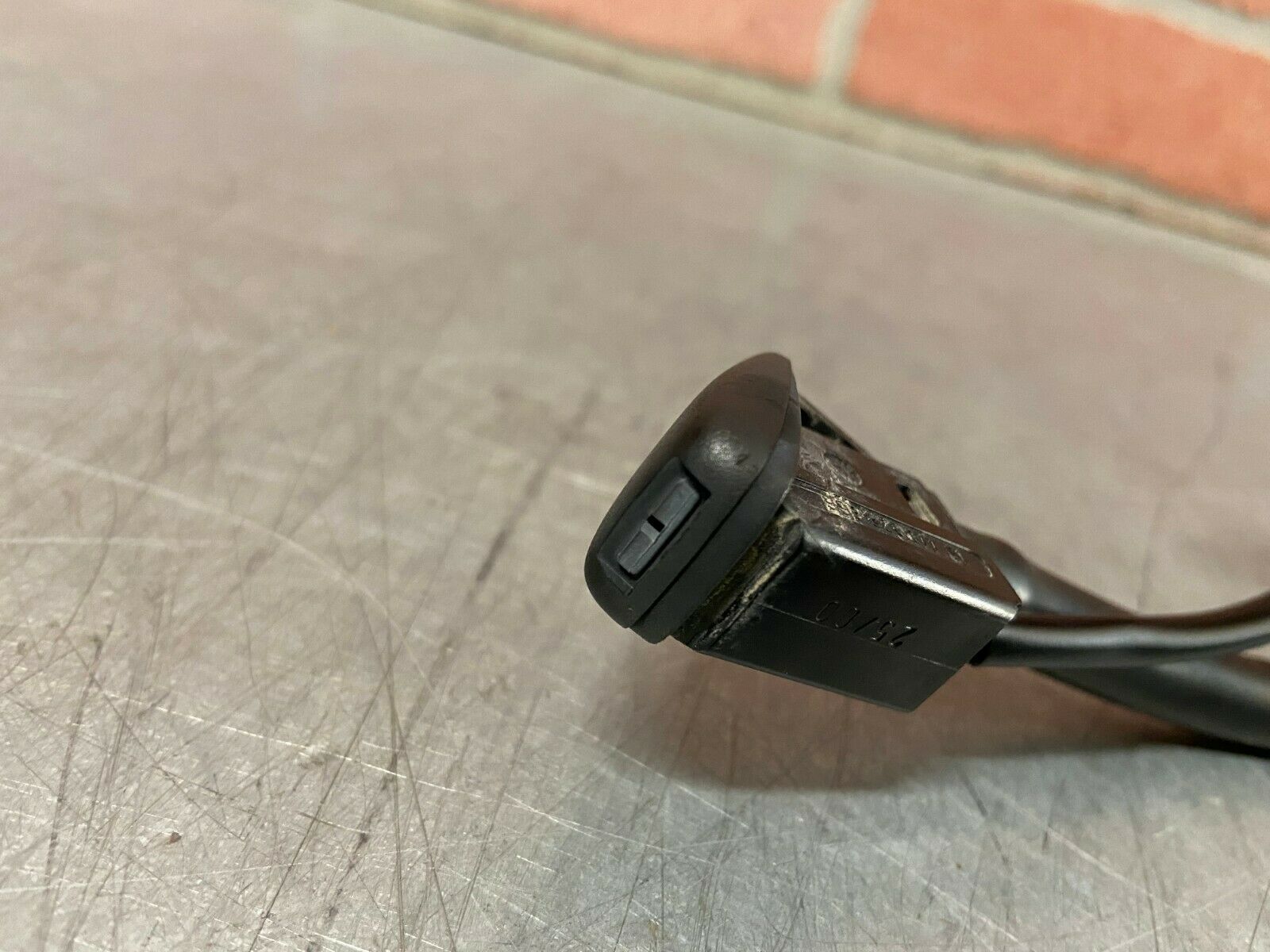 PORSCHE 986 911 996 WINDSCREEN HEATED WASHER JET NOZZLE SPRAY 99662807701 - Image 4